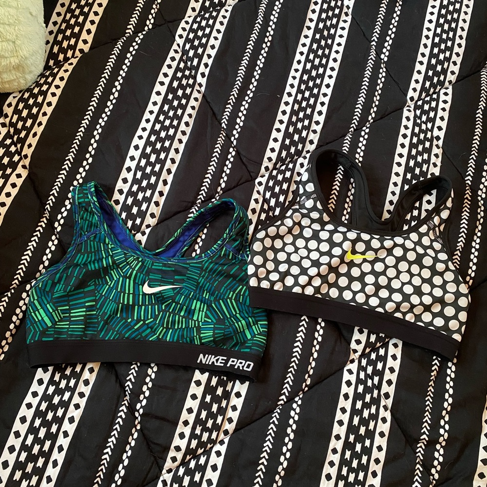 2 NIKE SPORTS BRAS